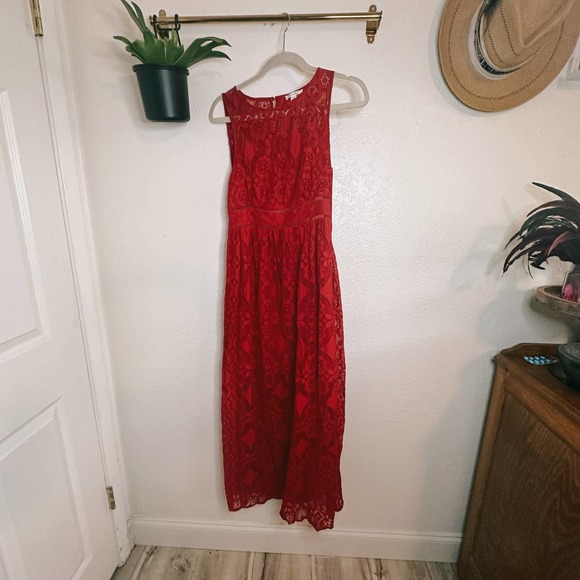 Red Lace Maxi Dress with Cut Out Back. Size Large - Picture 4 of 8